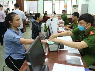 Dừng cấp căn cước công dân mã vạch, chuyển sang cấp căn cước công dân gắn chip