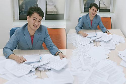 Xuân Bắc khoe hậu trường Táo Quân 2021 với xấp kịch bản gây choáng trên bàn: Dự 'comeback' ấn tượng đây