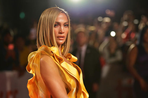 Jennifer Lopez đáp trả khi bị nhận xét mặt tiêm "cả tấn botox"