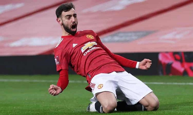 Pha sút phạt “huỷ diệt” của Fernandes giúp MU loại Liverpool khỏi FA Cup