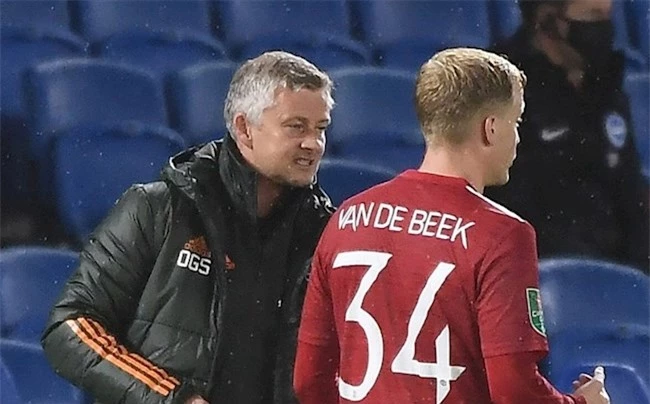 MU khó có thể hài lòng với Van de Beek