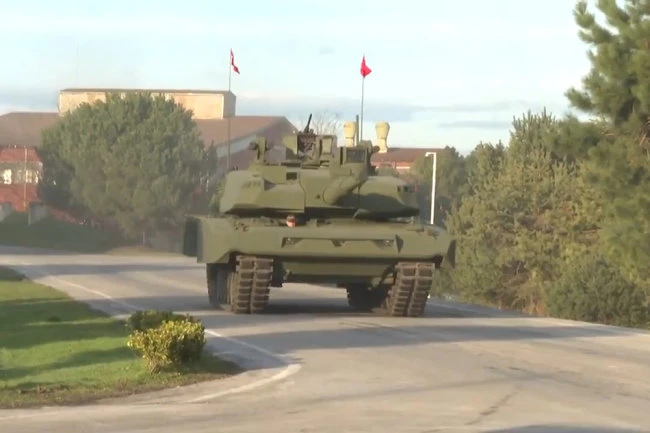 Xe tăng Leopard 2A4 của Thổ Nhĩ Kỳ được lắp tháp pháo của chiếc Altay. Ảnh: RG.