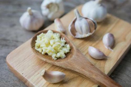 Cả nhà bị ảnh hưởng sức khỏe vì chế biến tỏi sai cách