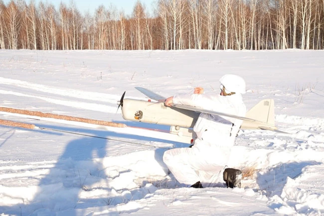 Triển khai máy bay không người lái Orlan-10. Ảnh: TASS.