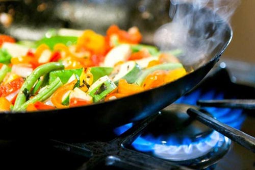 7 sai lầm khi xào nấu rau xanh khiến mất chất dinh dưỡng, gây bệnh ung thư