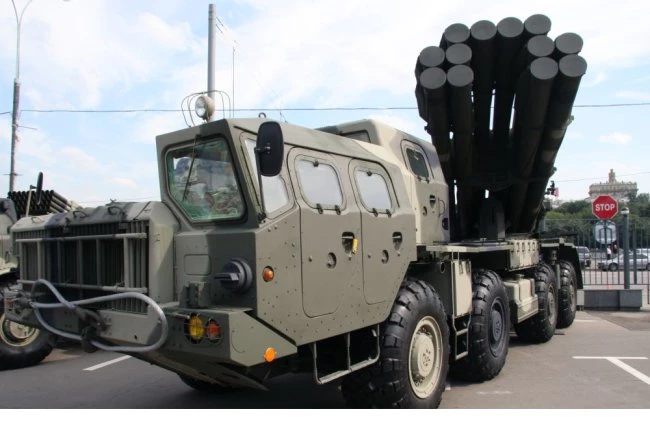 Tổ hợp pháo phản lực phóng loạt tầm xa BM-30 Smerch của Nga. Ảnh: TASS.