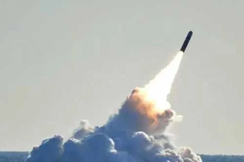Tên lửa đạn đạo mới của Trung Quốc, JL-3, được cho là có tầm bắn trên 10.000 km (Ảnh: Handout)