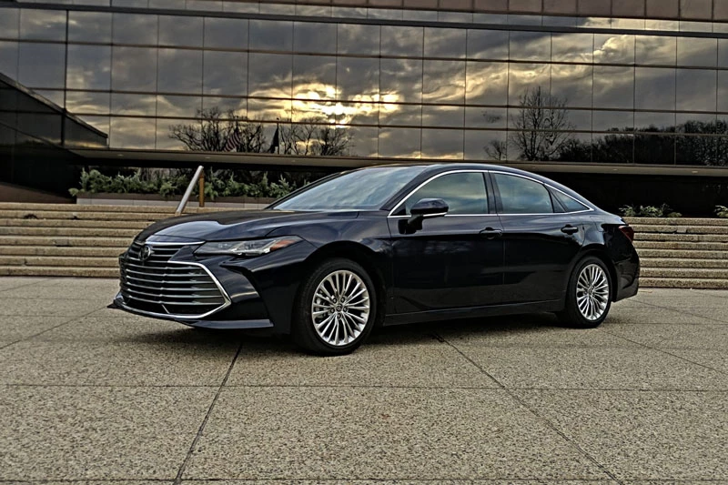 =8. Toyota Avalon 2021 (điểm tổng thể: 4,5/5).