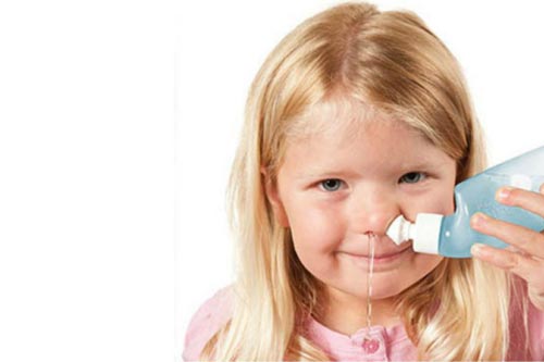 Có nên rửa mũi cho con thường xuyên không?