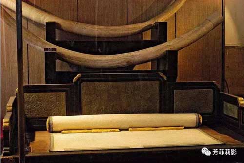 Dọn dẹp Tử Cấm Thành, đội công nhân tìm thấy tấm chiếu cũ mà hoàng đế yêu thích: Hiện nay là món đồ bị cấm!