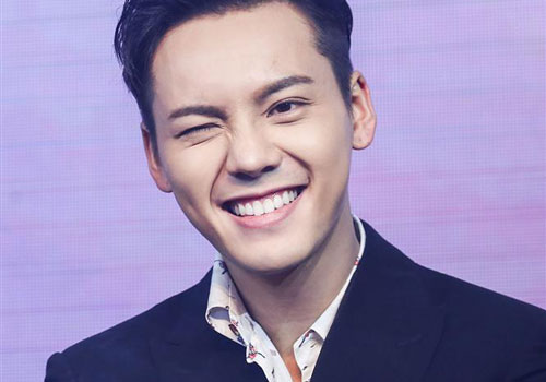 Gia thế khủng của Trần Vỹ Đình, thiếu gia 'hàng thật giá thật' của Cbiz