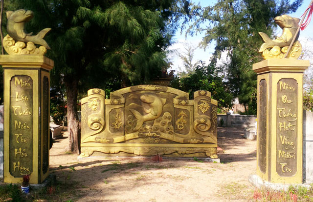 Kỳ lạ về nghĩa địa cá voi của người dân Quảng Bình