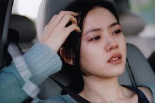 Chồng biếu bố mẹ vợ một cây quất chơi Tết, tôi vội vã về nhà ngắm nghía rồi sững người trước cảnh tượng trước mặt