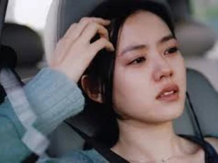 Chồng biếu bố mẹ vợ một cây quất chơi Tết, tôi vội vã về nhà ngắm nghía rồi sững người trước cảnh tượng trước mặt