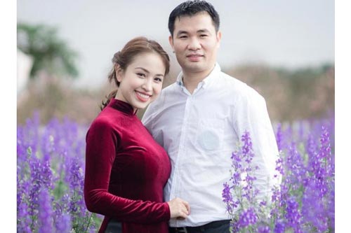 Vân Hugo đăng ảnh nét căng bên chồng sắp cưới, dân tình khen có 'tướng phu thê'