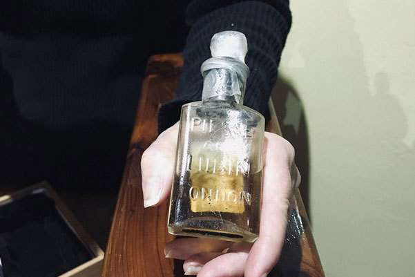 Hành trình phục dựng mùi hương cho lọ nước hoa bị chôn vùi 150 năm dưới đáy biển Bermuda