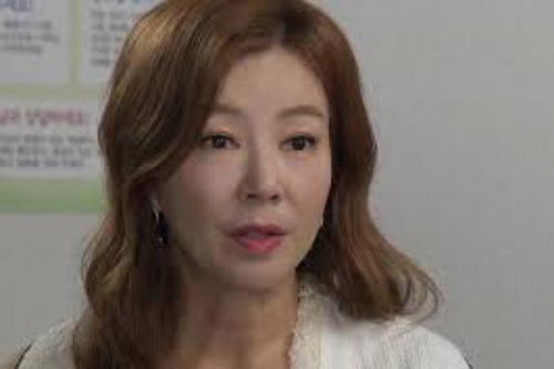 Con trai mất chưa lâu, mẹ chồng đã đòi dâu chia nhà, chị vợ liền đưa ra tờ giấy đỏ khiến bà hoảng hốt bỏ về