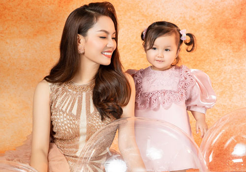 Ca sĩ Ngọc Anh khoe nhan sắc U40 bên con gái nhỏ