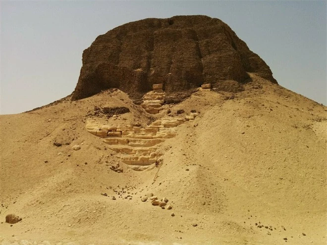 Bí ẩn kim tự tháp nổi kỳ lạ nhất hành tinh: Gần 4000 năm giới khoa học mới chạm được vào nó - Ảnh 1.