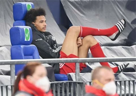 Sane thất vọng với chính bản thân sau khi bị thay ra ở giữa hiệp 2 trận Bayern làm khách Schalke 