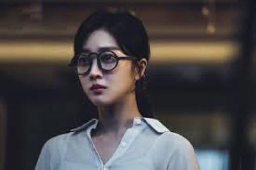 Trong bữa ăn, mẹ chồng chủ động đề nghị con dâu về ngoại ăn Tết, nhưng cọc tiền bà đặt lên bàn khiến tôi sôi máu