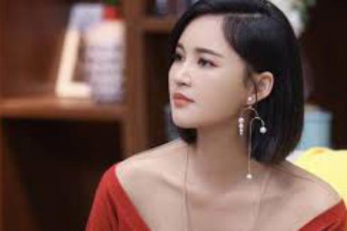 Đang tắm thì hết nước nóng, vợ gọi chồng thì nhận được câu lạnh nhạt "bật lắm tốn tiền điện", ngay hôm sau anh đã phải hối hận khi nhìn mâm cơm trên bàn