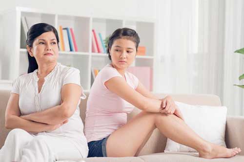 Kiên quyết ly hôn vì vợ "không đội trời chung" với mẹ