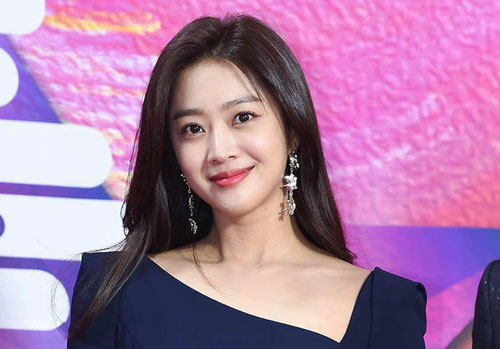 Sao phim "Bạn trai tôi là hồ ly" chia tay công ty quản lý sau 10 năm gắn bó