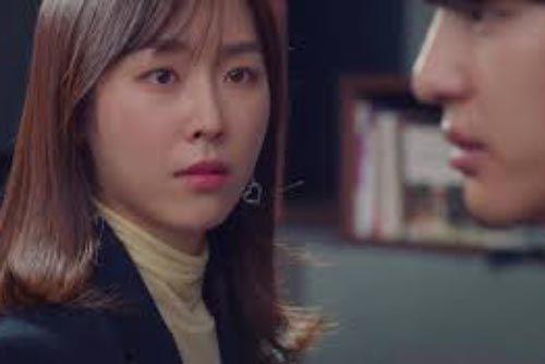 Mẹ bạn trai mời tôi đến nhà dùng bữa ngày cận Tết, khi vừa mở tủ bát đũa tôi sốc đến lạnh gáy với câu nói chát chúa của bà