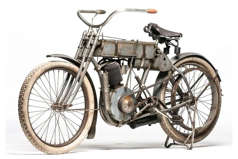4. Harley-Davidson Strap Tank 1907 (giá: 715,000 USD).