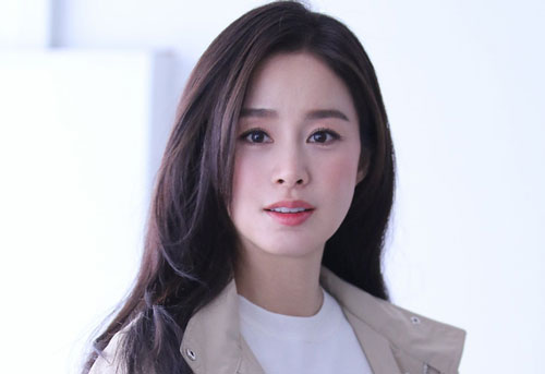 Nữ nha sĩ 52 tuổi bị ‘ném đá’ vì tự nhận đẹp hơn Kim Tae Hee