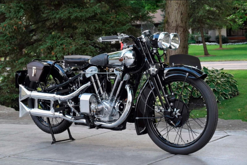 6. Brough Superior SS100 1930 (giá: 542,500 USD).