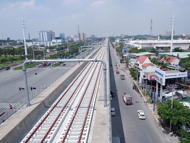 Thi công đường ray tuyến metro Bến Thành - Suối Tiên, một trong những dự án sử dụng nguồn vốn ODA trên địa bàn thành phố.
