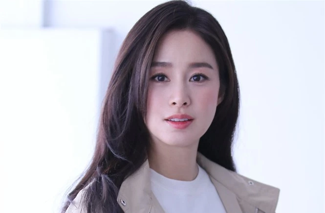 Nữ nha sĩ nóng bỏng 52 tuổi bị ‘ném đá’ vì tự nhận đẹp hơn Kim Tae Hee - ảnh 2