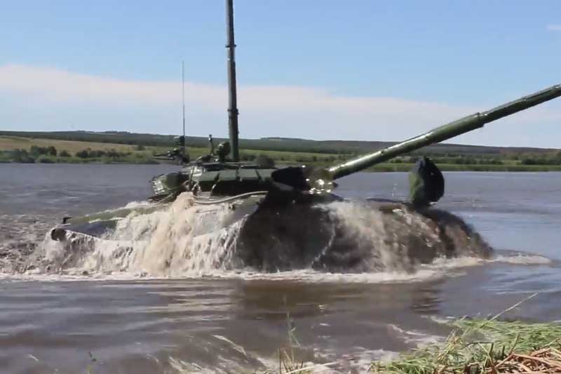 Nga ‘khoe’ màn ‘ngụp lặn’ dưới sông sâu 5m của xe tăng T-72B3