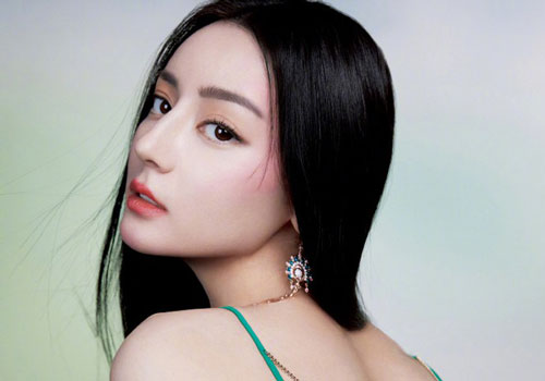 Mỹ nhân Tân Cương lưng trần dáng thon, ngày càng đẹp và quyến rũ