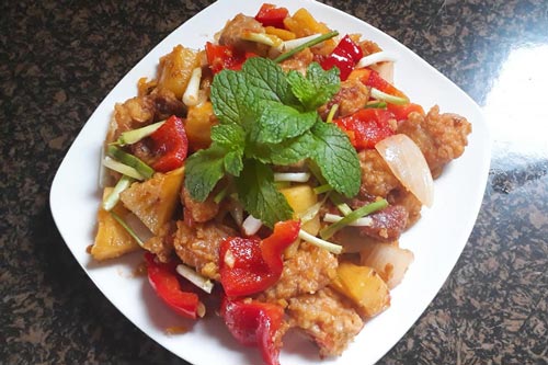 Cách làm món thịt heo sốt dứa chua ngọt thơm ngon