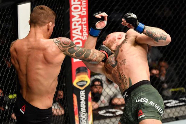 Dustin Poirier ra đòn hạ knock-out Conor McGregor.