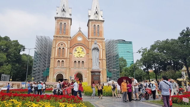 Du lịch TP.HCM chịu nhiều tác động nặng nề của dịch COVID-19, xác định sẽ tập trung vào thị trường nội địa trong năm 2021. Du lịch TP.HCM chịu nhiều tác động nặng nề của dịch COVID-19, xác định sẽ tập trung vào thị trường nội địa trong năm 2021.