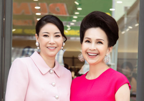 Diễm My, Hà Kiều Anh khoe nhan sắc "không tuổi" trong trang phục màu hồng tươi tắn