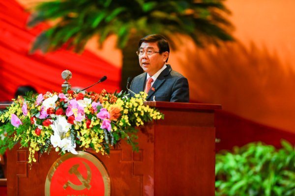 Chủ tịch UBND TPHCM Nguyễn Thành Phong tham luận tại Đại hội XIII.