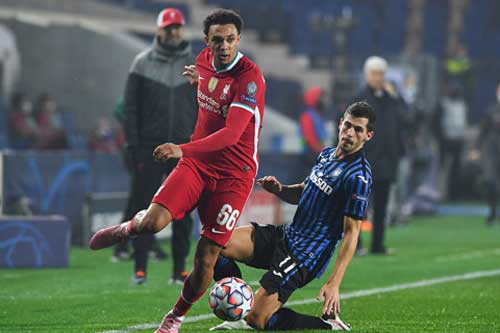 Con đường đưa Alexander-Arnold thành điểm yếu của Liverpool