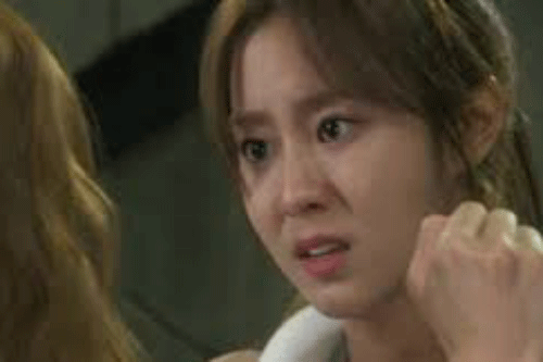 Sáng tắm dùng dao cạo bị chảy máu, tôi hoảng hồn nhìn lại đồ vật thì phát hiện trò ngoại tình đáng sợ của chồng