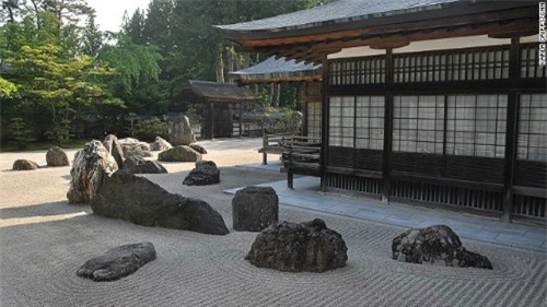 Khu vườn đá kỳ lạ tại đền Fudoin là địa điểm không thể bỏ qua với khách du lịch khi đến núi Koya