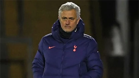 Mourinho buộc phải từ bỏ chiến thuật mới ở đại chiến với Liverpool