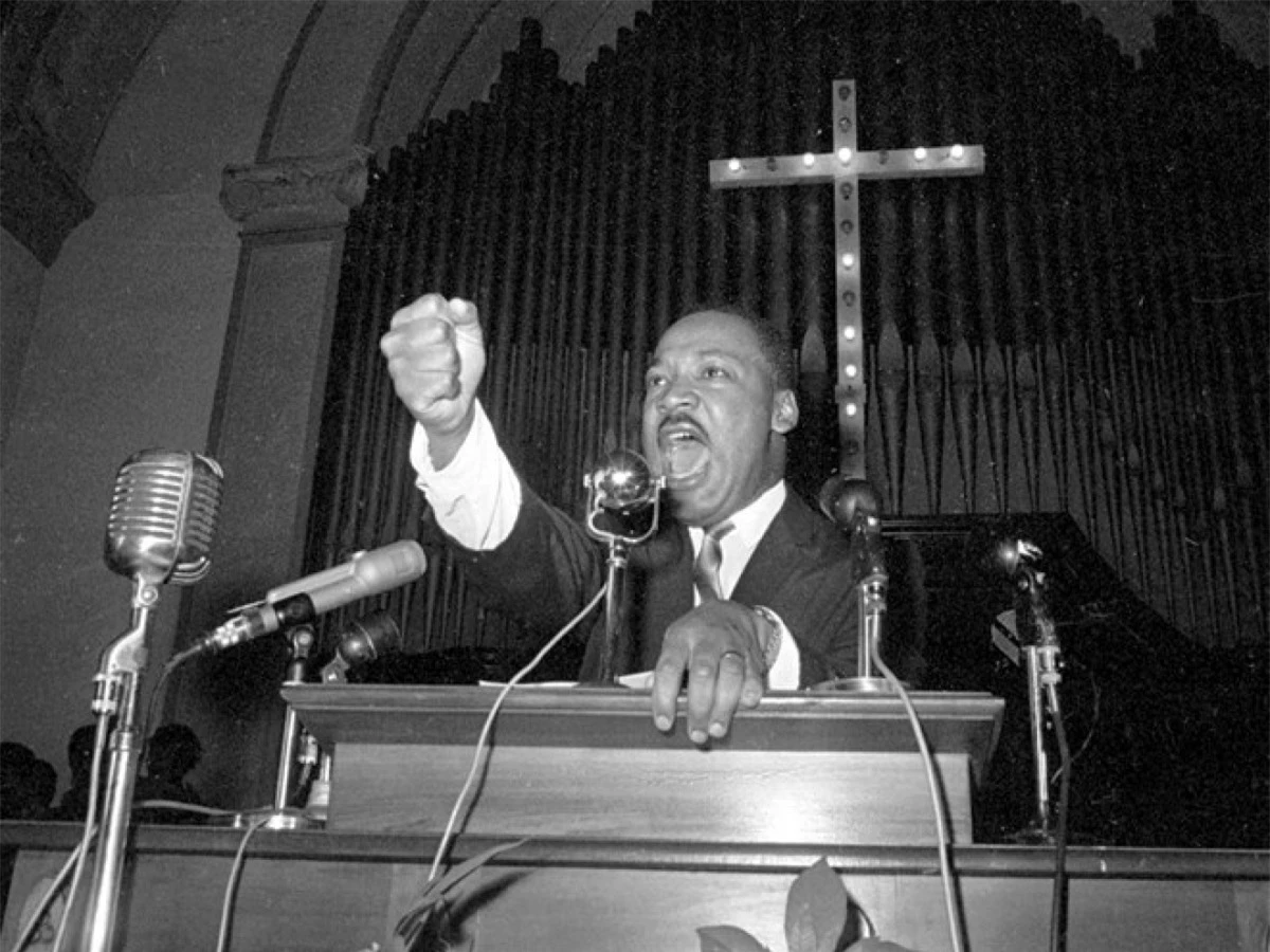 Nhà hoạt động nhân quyền phát biểu tại thị trấn Eutaw, bang Alabama vào tháng 6/1965. Ảnh: AP