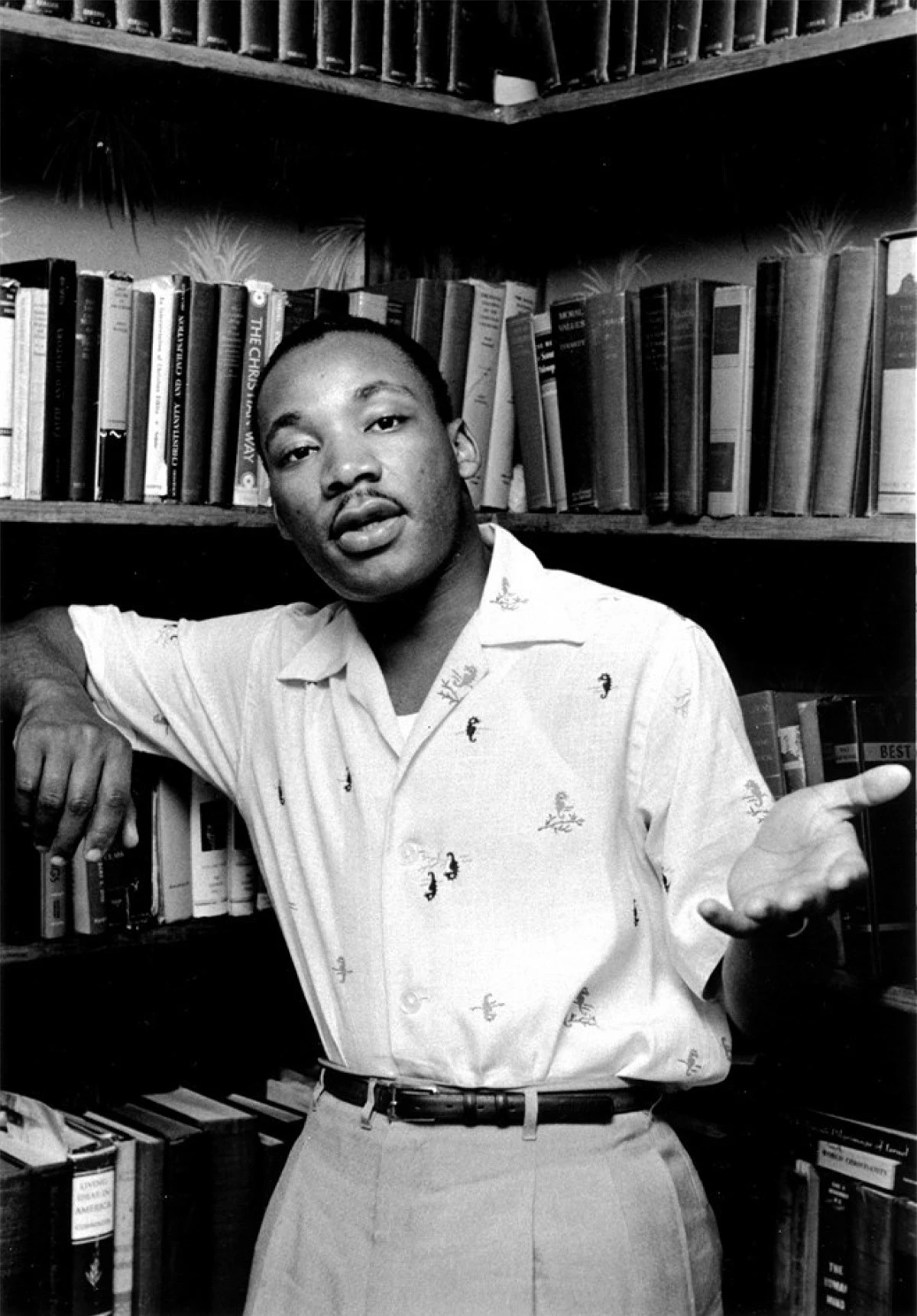 Mục sư King tại nhà riêng ở Montgomery, Alabama vào tháng 5/1956. Ảnh:Getty Images