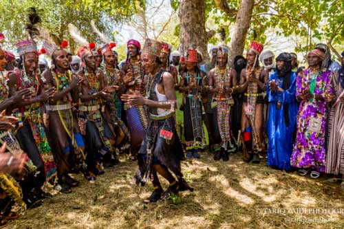 Bí ẩn vùng đất phụ nữ muốn có bao nhiêu chồng cũng được, đàn ông mặc váy và thi sắc đẹp