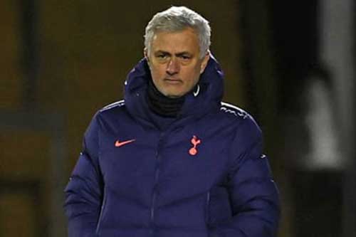 Mourinho buộc phải từ bỏ chiến thuật mới ở đại chiến với Liverpool