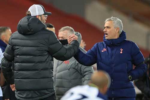 Mourinho: 'Tôi tiến hóa hơn và không là bạn với Klopp'